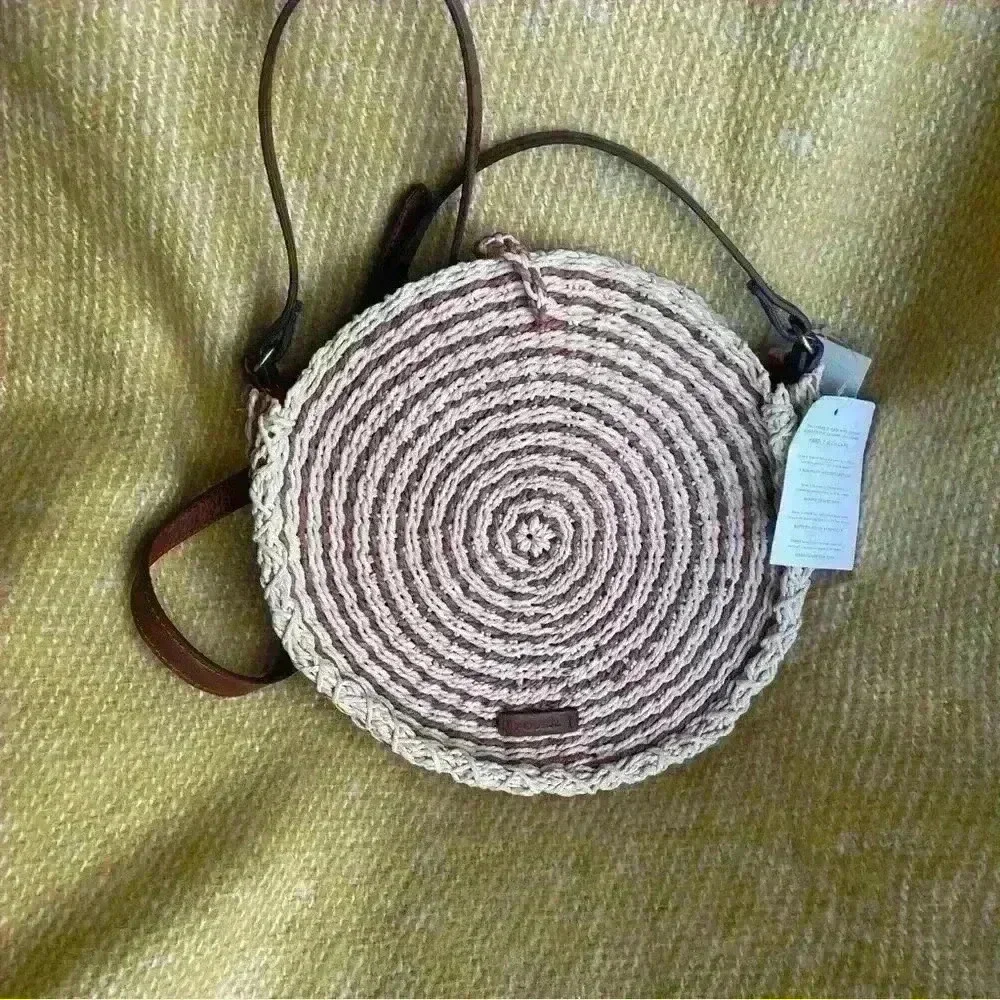 NWT Fossil Faye Baked Clay Round Straw Boho Crossbody